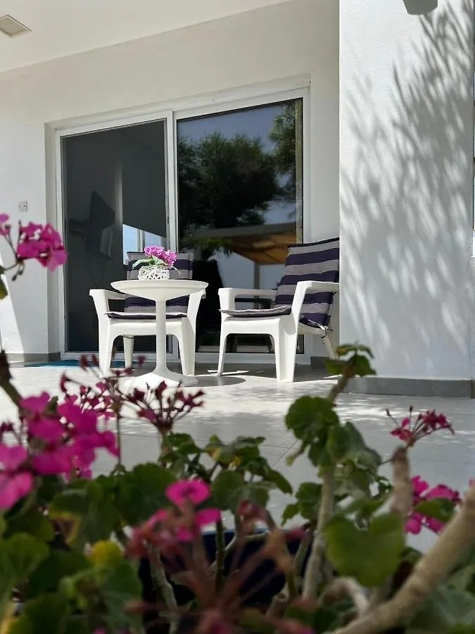 Cozy Beach House Perivolia